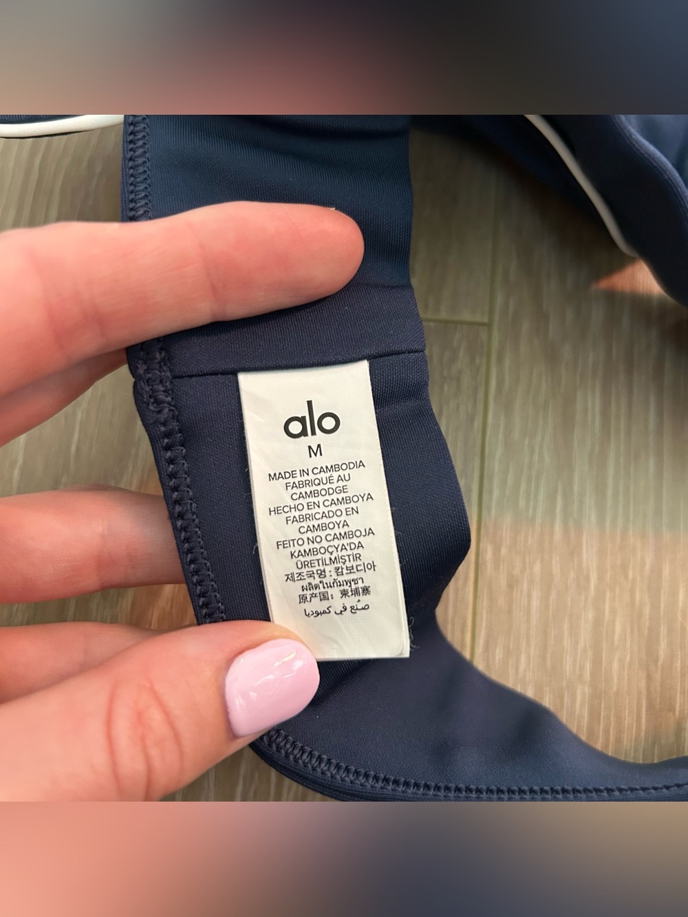 Alo Yoga Airlift Speedwork Bra in Navy Size Medium - Picture 7 of 10